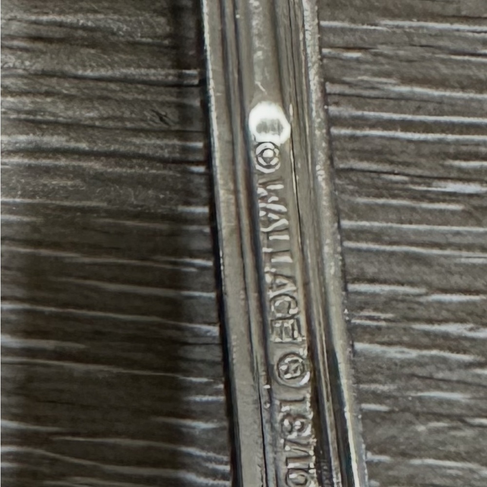 Wallace 18/10 Stainless Silver Flatware Set - Classic Pattern - Picture 9 of 9